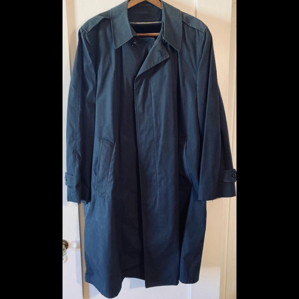 Men’s Classic Vintage All Weather Topcoat/Overcoat, w/removable lining. Used